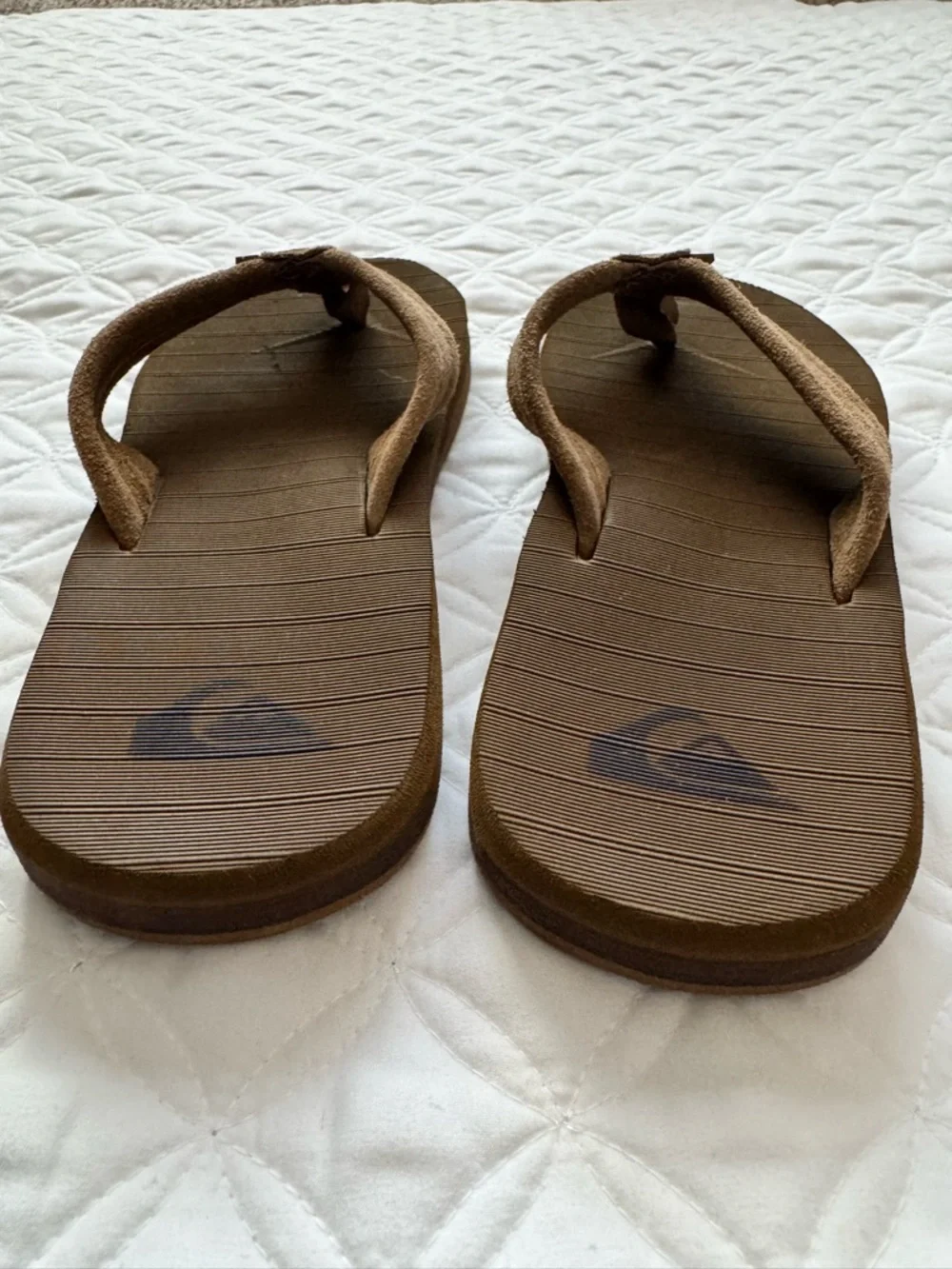 NWOT Quiksilver Carver Suede Core Tan Brown Youth Flip Flop Sandals Size 5